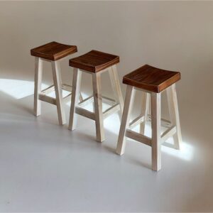 Pack 3 taburetes rústicos blanco albayalde y cubierta color roble