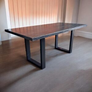 Mesa de comedor negra decapada