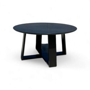 Mesa de centro negra estilo minimalista