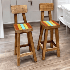 Taburete rústico con respaldo