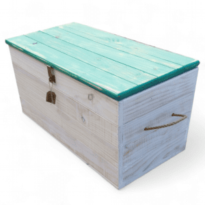 Baúl rústico color blanco decapado con cubierta turquesa