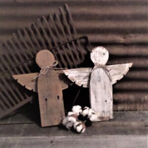 ángel de madera navideño